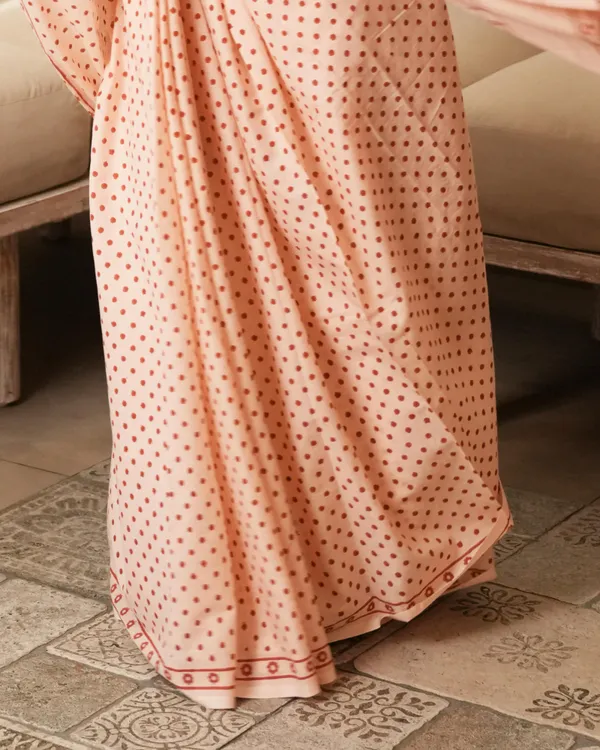 Peach_Cotton_Blossom_Mini_Polka_Dot_Mul_Saree_With_Tassels_For_Women